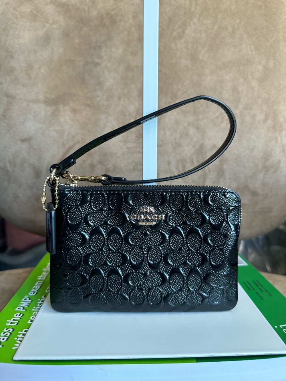 Coach Corner Zip Small Wristlet Sig Debossed Patent Leather F64652 Like New Cond